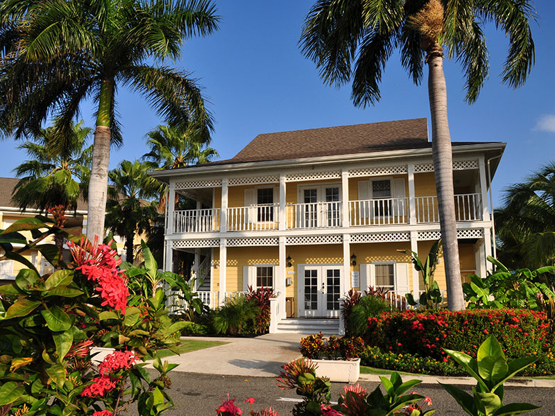 tring to decide between comfort suites or sunshine suites in grand cayman islands